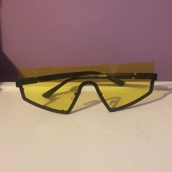 Yellow tinted sunglasses - Picture 1 of 1